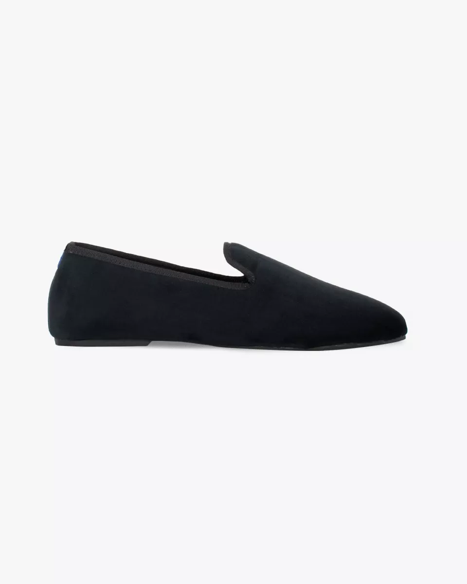 Indoor slippers in black velvet