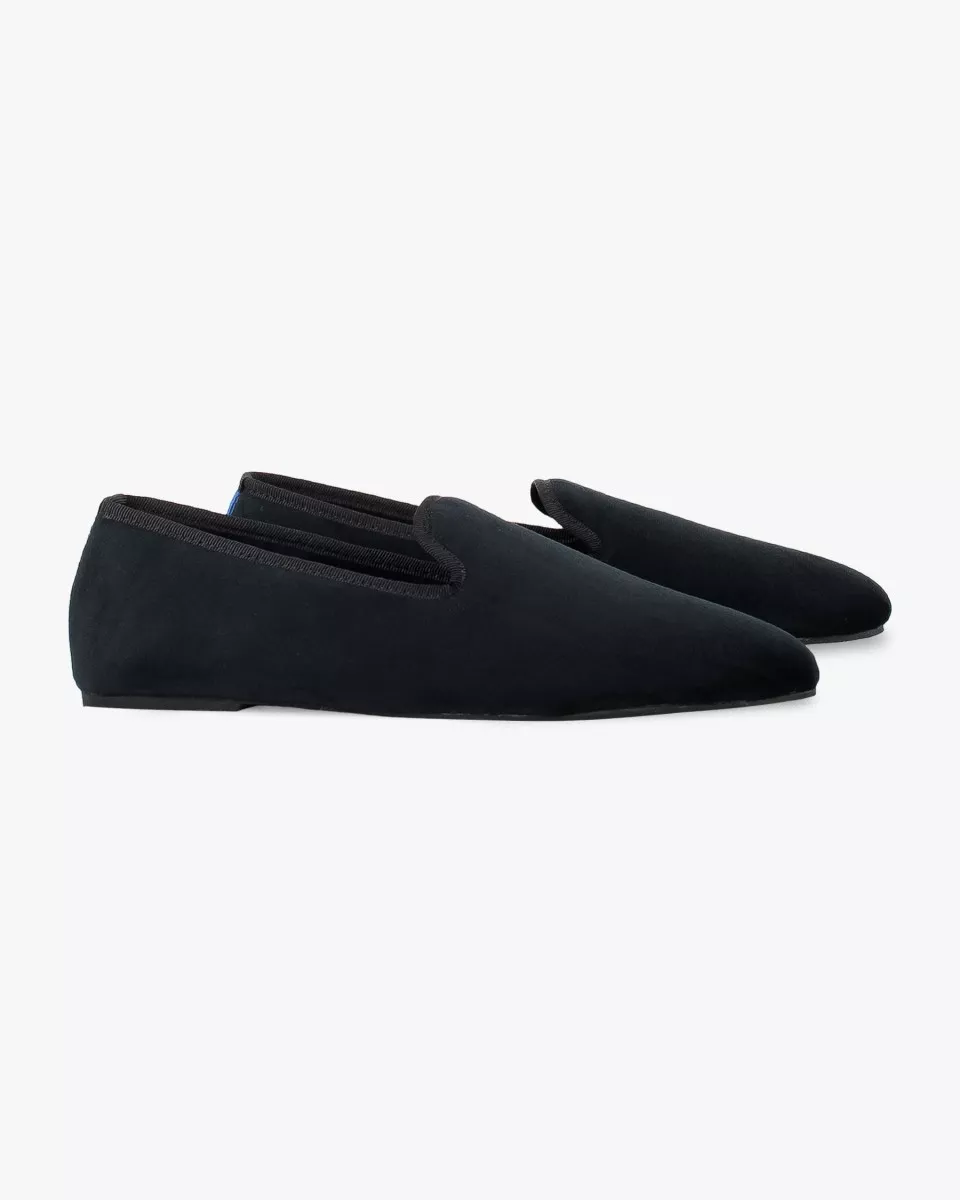 Indoor slippers in black velvet