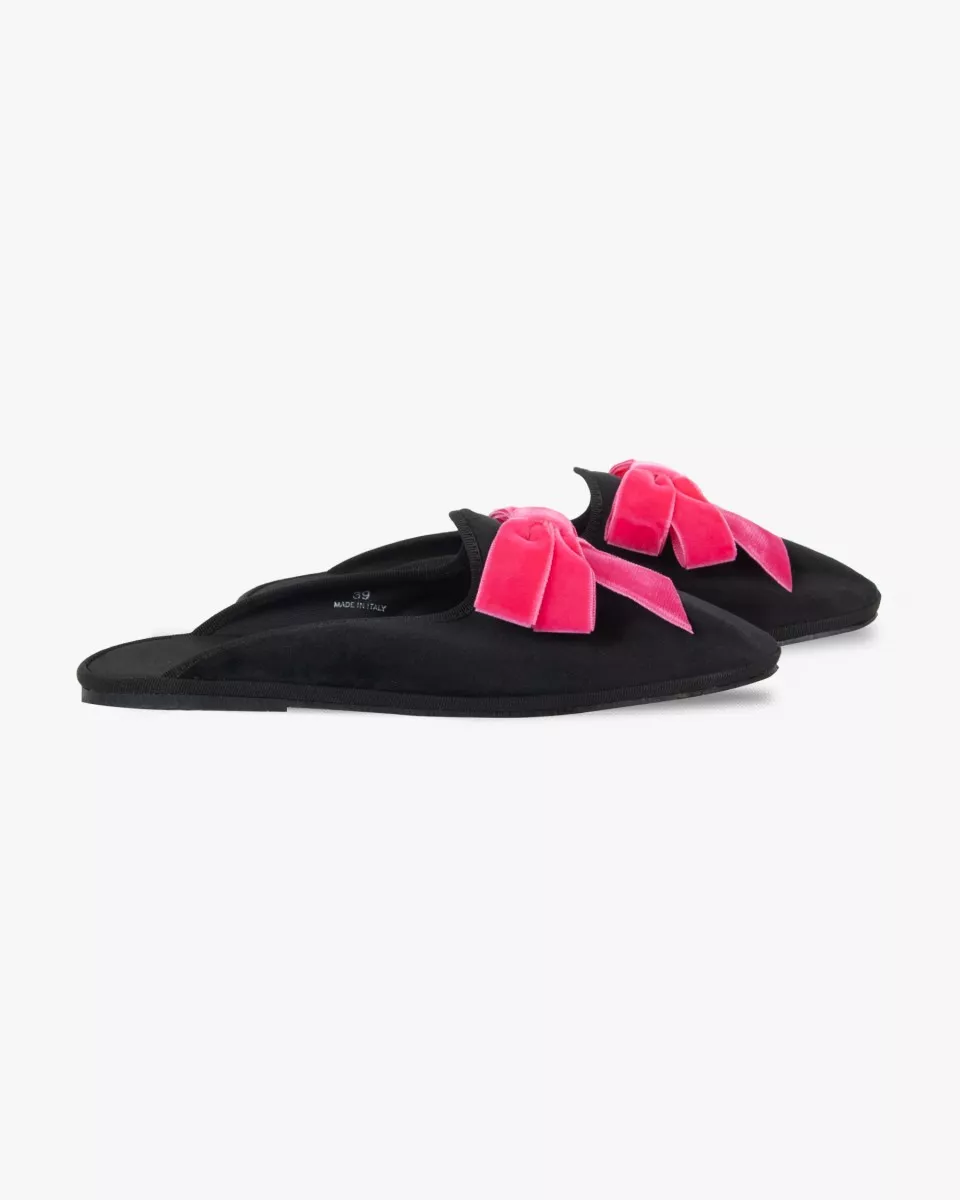 Furlanes mules in Black velvet with a Pink bow
entirely made by hand in Italy (Venice/Friuli)