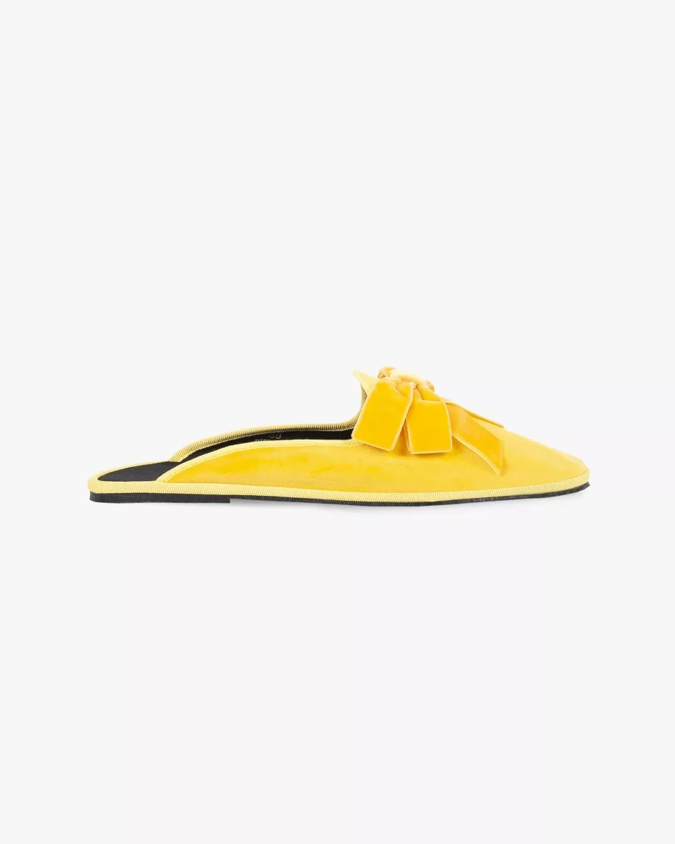 Furlanes mules with a bow in Yellow velvet
entirely made by hand in Italy (Venice/Friuli)