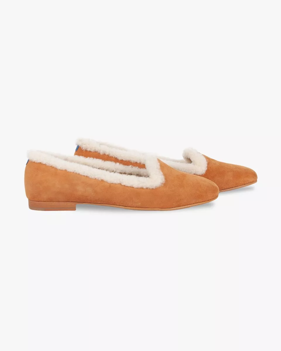 Camel suede slippers with sheepskin border